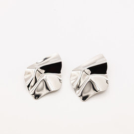From a Soho House Bathroom to a Global Jewelry Movement - look 2