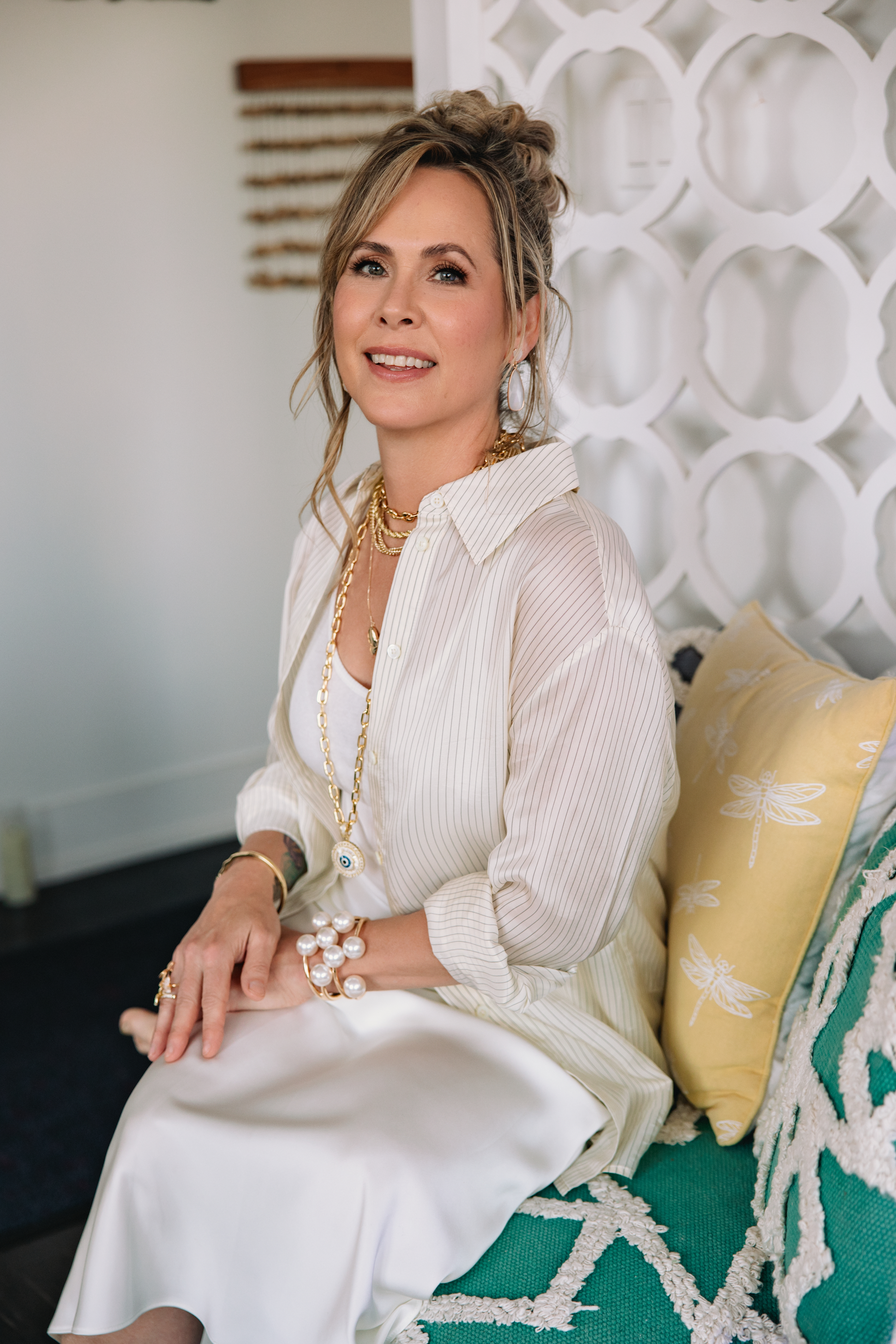 The Most Underrated Wardrobe Essential Every Queen Needs: A White Shirt - look 2