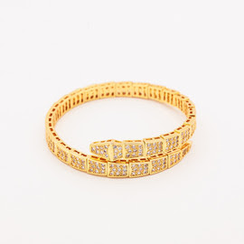 From a Soho House Bathroom to a Global Jewelry Movement - look 3